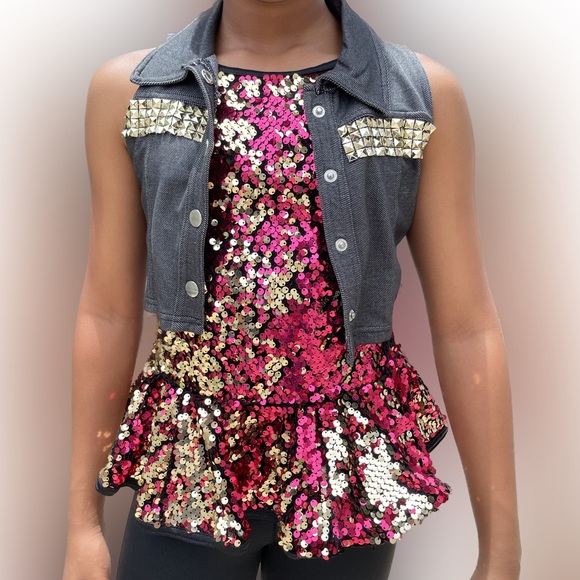 Sleeveless Crop Top Vest with Gold Pyramid Studs. 4 front fasteners. Size M - Picture 6 of 8